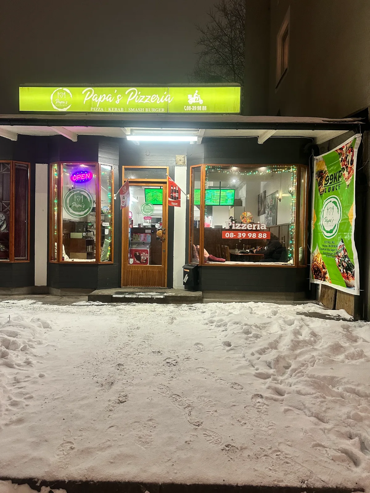Papa’s Pizzeria på Skönviksvägen 281 i Enskede en vinterkväll